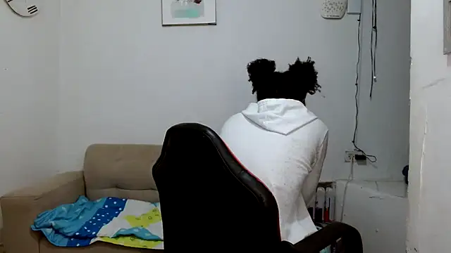 angelamarie1 online show from March 14, 9:02 am