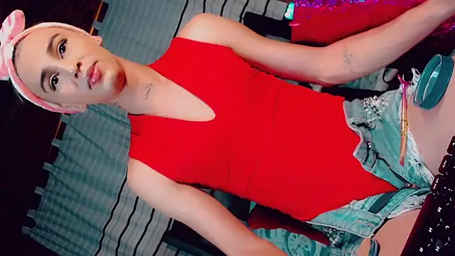 Snapshot of CharlotteBigCock chatting on February 8, 3:21 pm CharlotteBigCock online show from February 8, 3:21 pm