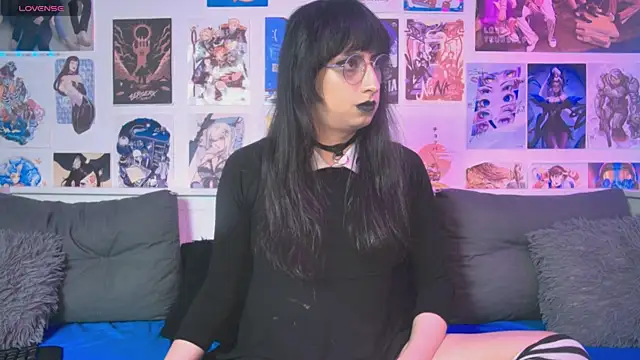 snowblack  online show from November 1, 4:48 pm