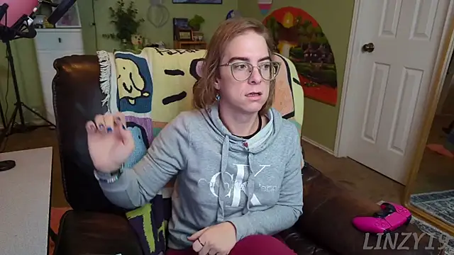 Linzy 19 online show from February 12, 3:17 pm